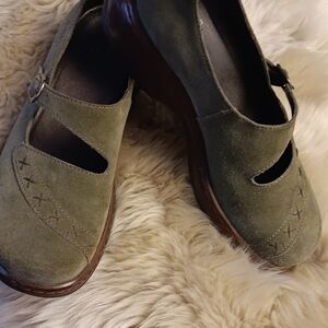 Dansko green suede shoes  size 39